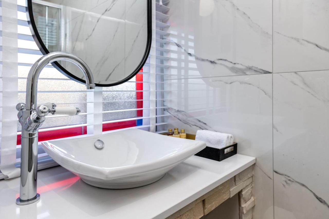 Pamper Yourself In Our Double Sized Copper Tub -2 Bedroom Villa Inverness Exterior photo